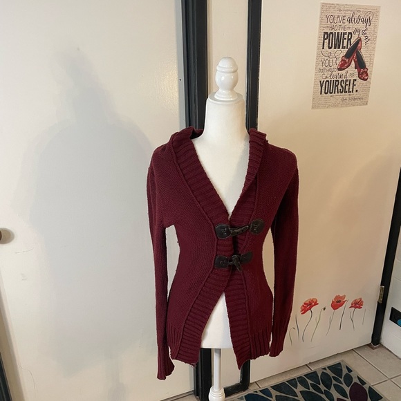 Maroon hook closure hooded knit cardigan - Picture 2 of 11